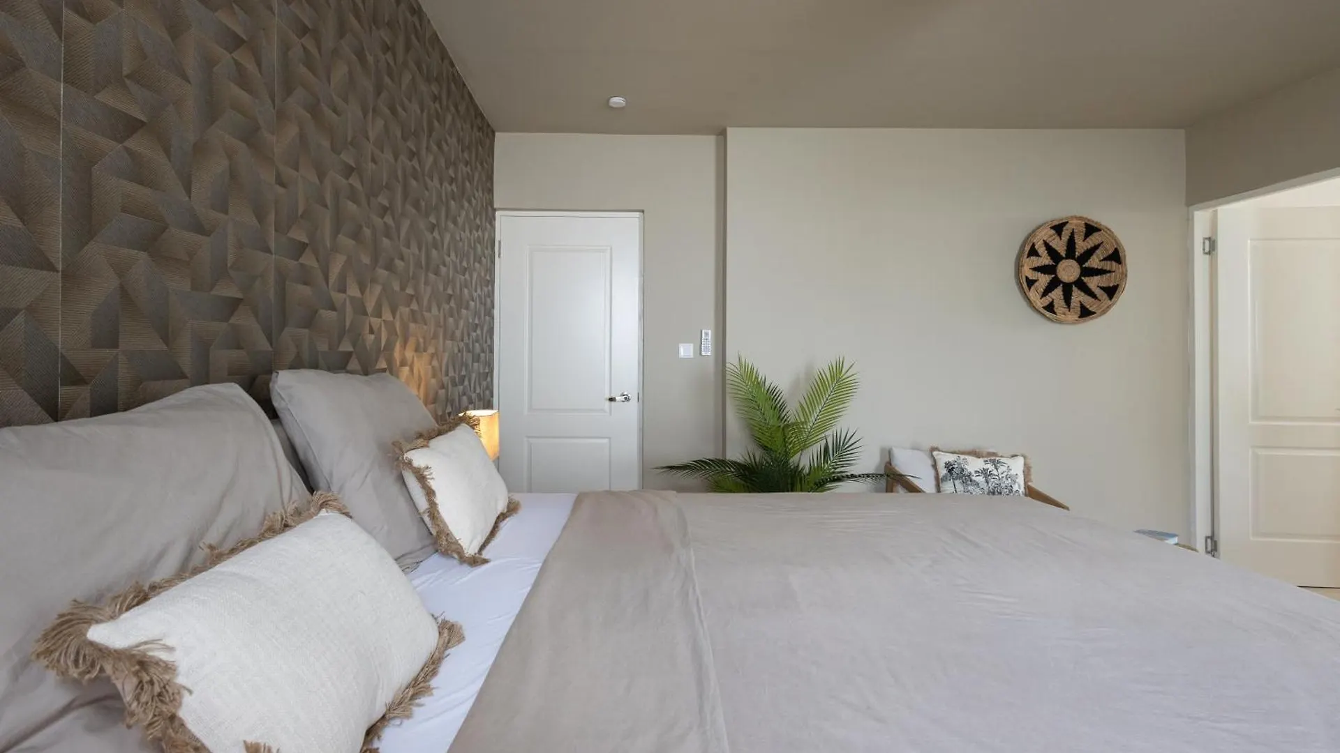 Luxe Nieuwbouw Villa Toplocatie In Jan Thiel 0*,
