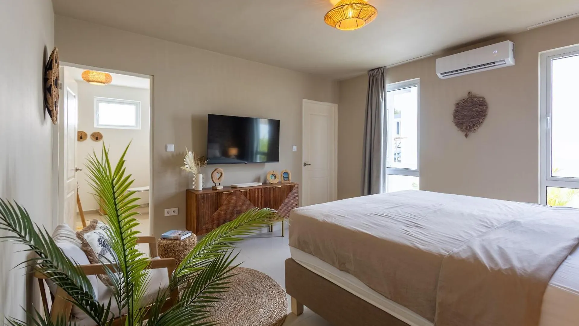 Luxe Nieuwbouw Villa Toplocatie In Jan Thiel 0*,  Curaçao